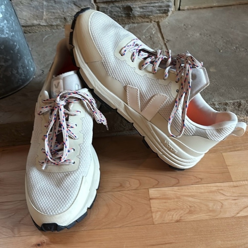 - Veja Women's Dekkan Sneakers